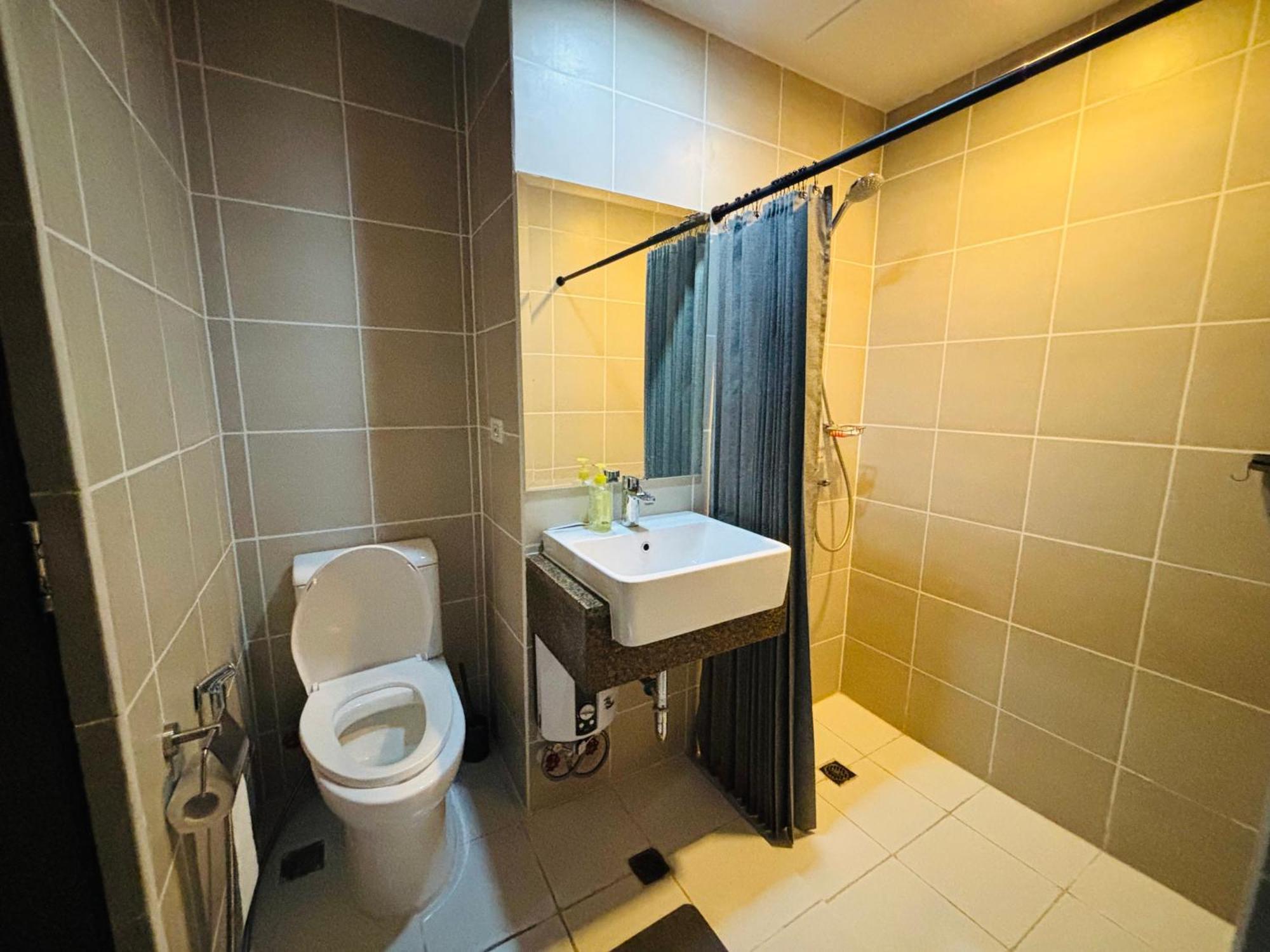 Manhattan Plaza Tower 1 Unit 10e Condotel Manila