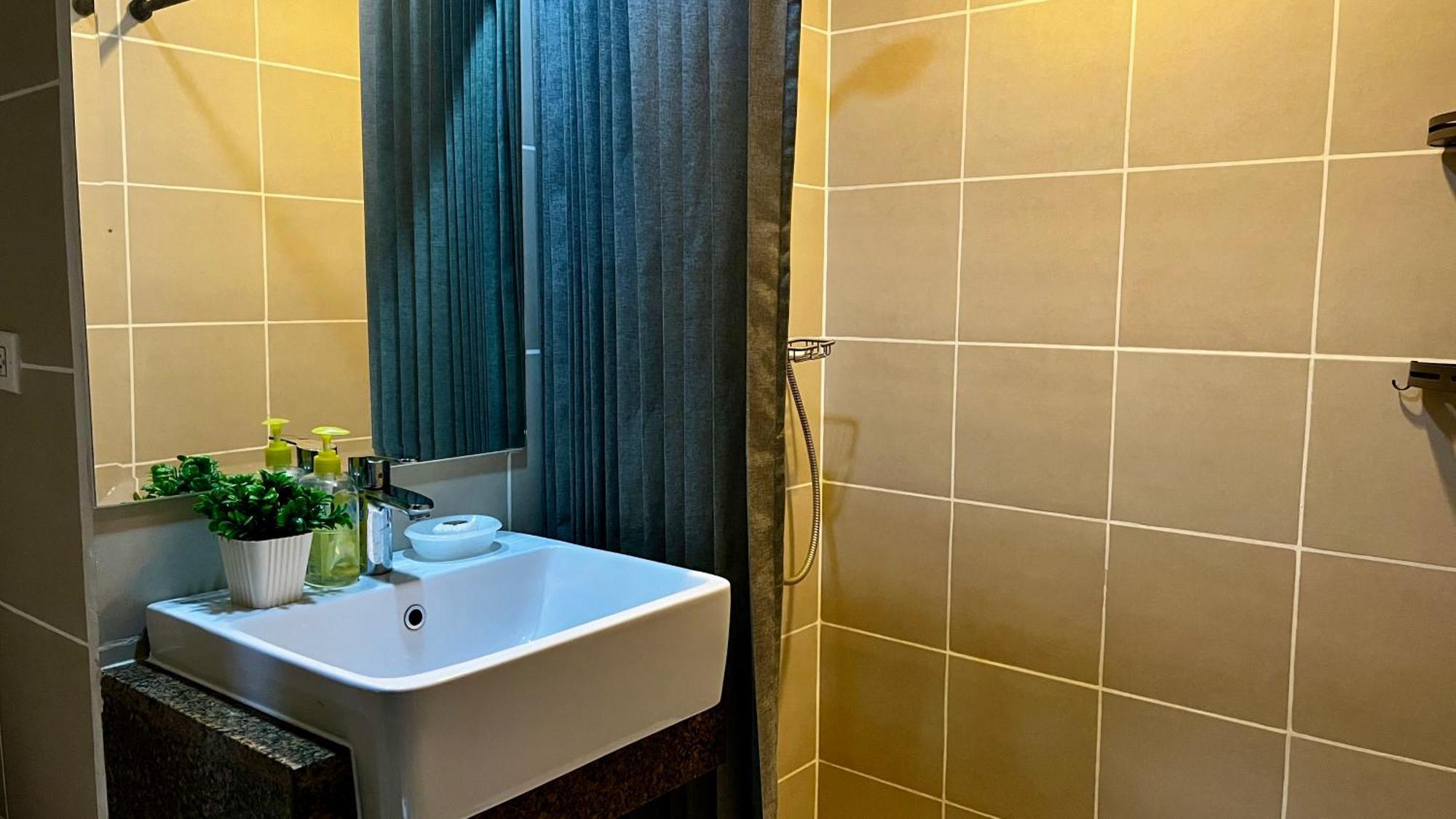 Manhattan Plaza Tower 1 Unit 10e Condotel * Manila
