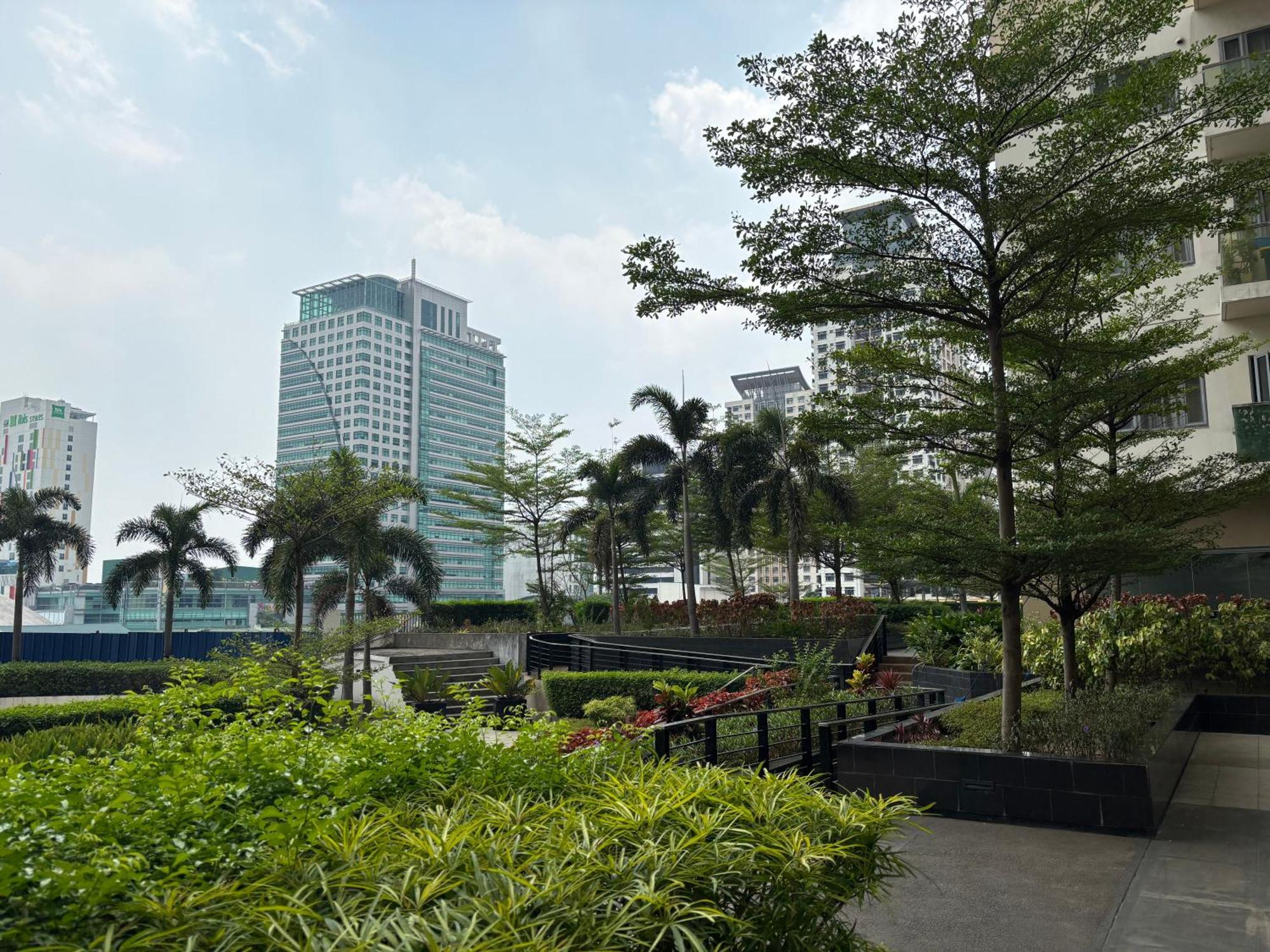 Manhattan Plaza Tower 1 Unit 10e Condotel